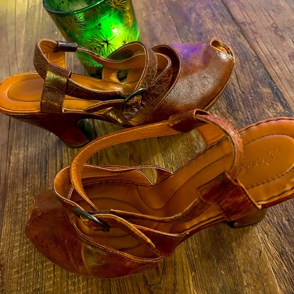 Brown Leather Women's Sandals - Picture 2 of 9